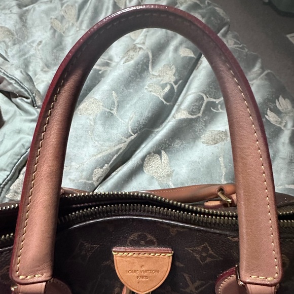 Louis Vuitton Rivoli MM - Picture 9 of 13